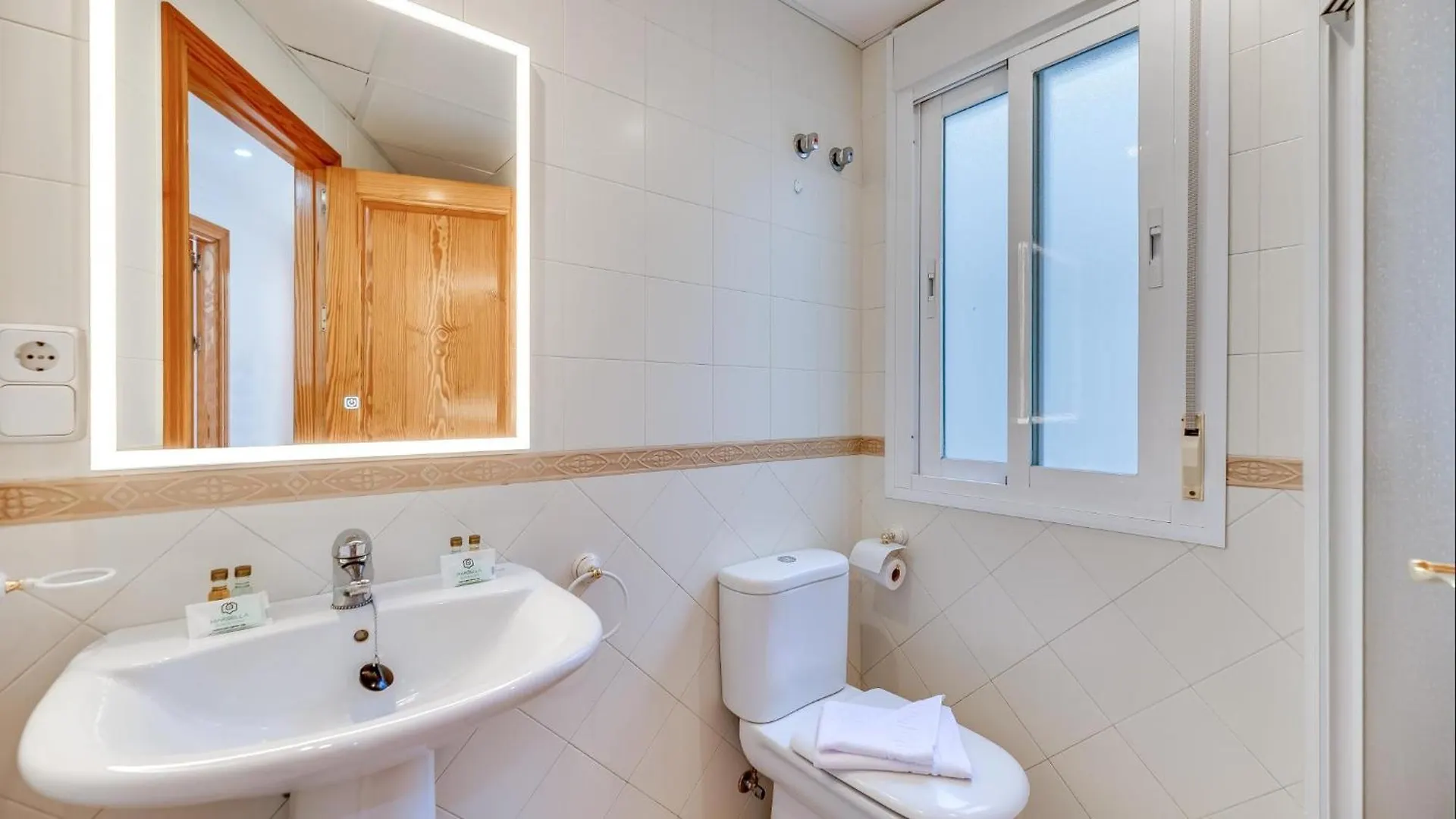 Apartment Chic Uurban Oasis In Estepona Spain